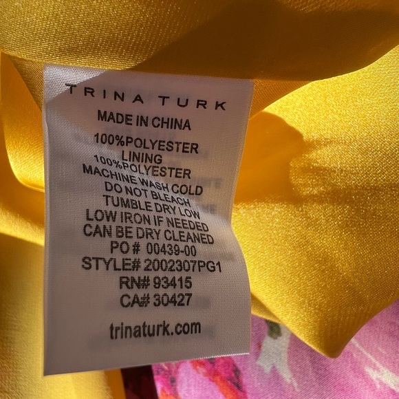 Gorgeous Trina Turk floral wrap around dress! Size 6 - Picture 8 of 8